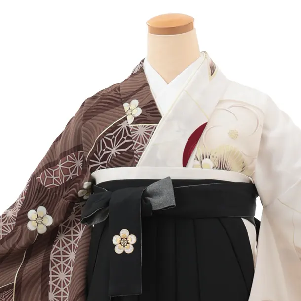 小学生卒業式袴(女の子)Z659 JAPAN STYLE 茶白片身替り梅椿×黒