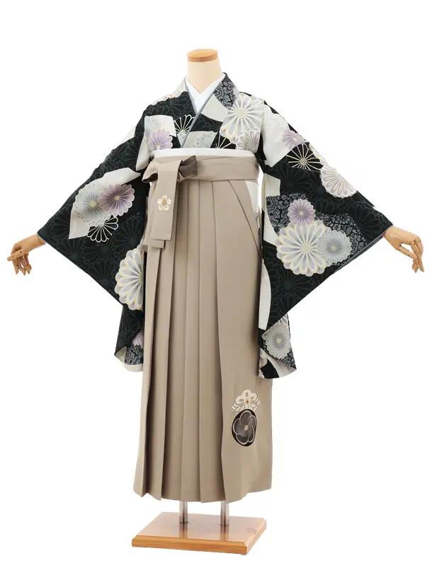 小学生卒業式袴(女の子) Z677 JAPAN STYLE 黒地菊×ベージュ