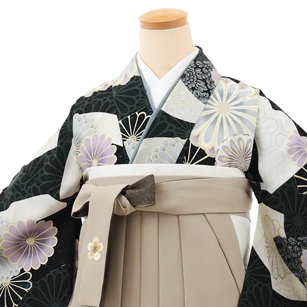 小学生卒業式袴(女の子) Z677 JAPAN STYLE 黒地菊×ベージュ