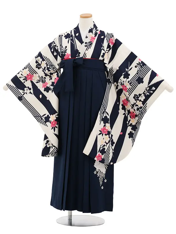 小学生卒業式かんたん袴(女の子) Z830 オフ白矢絣桜×紺