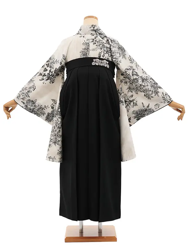 小学生袴Z942 JILLSTUART ﾍﾞｰｼﾞｭﾌﾞﾗｯｸﾎﾞﾀﾆｶﾙ×黒
