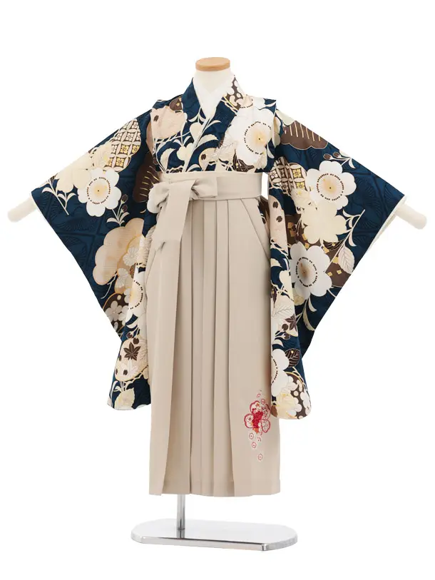 卒園式女児かんたん袴(6歳7歳)Y687 紅一点 紺地 桜×ベージュ