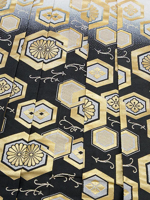 卒業式成人式袴レンタル 0258 黒 金紋武田菱／白黒ぼかし 金亀甲松葉袴