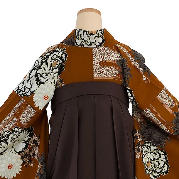 卒業式女性袴 1180 紅一点／レンガ色 牡丹に菊／こげ茶 乱菊刺繍袴