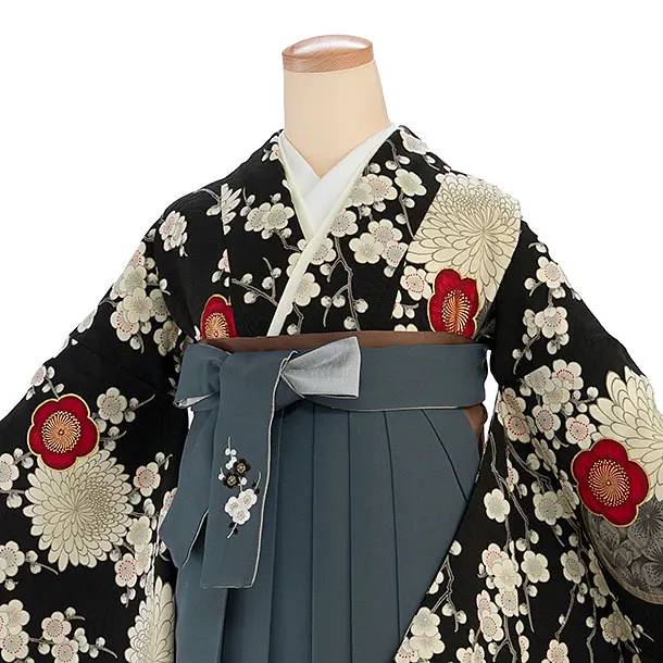 卒業式女性袴 1207 九重／黒 梅菊／ブルーグレー 牡丹梅菊刺繍袴