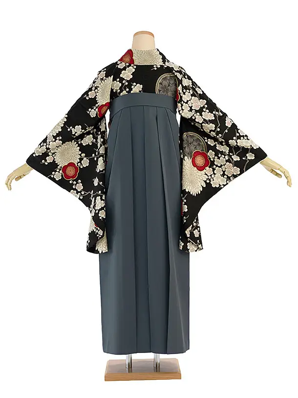 卒業式女性袴 1208 九重／黒 梅菊／ブルーグレー 牡丹梅菊刺繍袴