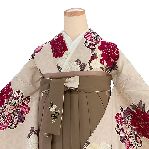 卒業式女性袴 1212 九重／ピンクベージュ 扇面に牡丹／茶色 牡丹梅菊刺繍袴