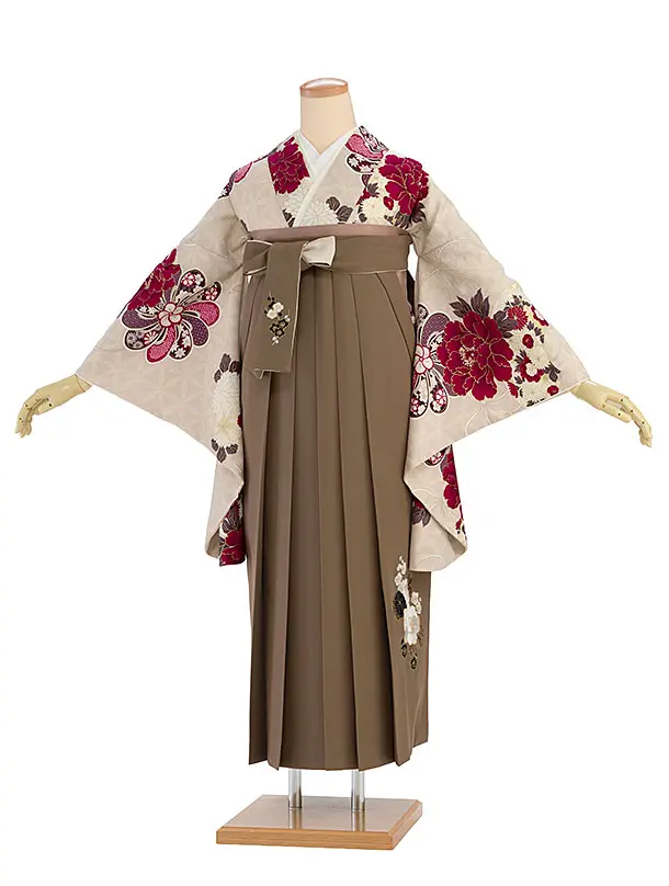 卒業式女性袴 1213 九重／ピンクベージュ 扇面に牡丹／茶色 牡丹梅菊刺繍袴