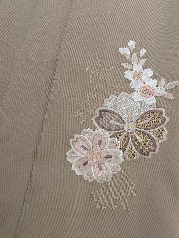 先生,教員向け袴レンタル 1375 淡グレー 梅牡丹鹿の子／ベージュ 桜刺繍袴