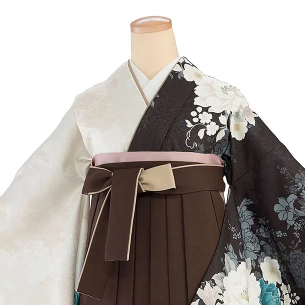 卒業式女性袴レンタル 1461 黒×ベージュ 片身替わり／茶色 花七宝袴