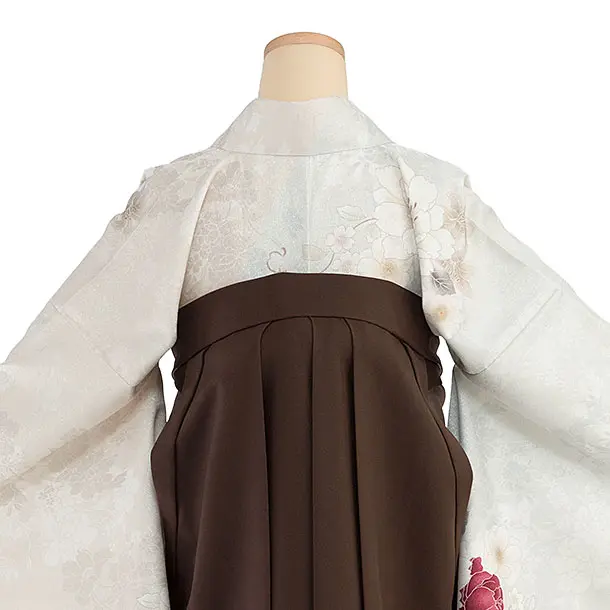 卒業式女性袴レンタル 1463 シルバー×ベージュ 片身替わり／茶色 花七宝袴
