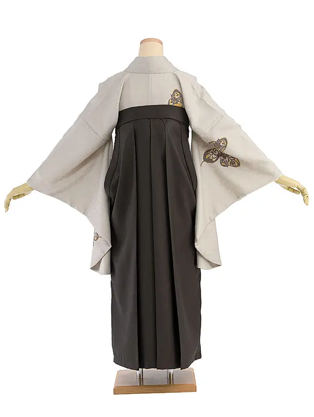 卒業式女性袴レンタル 1467 ベージュ 蝶／チャコールグレー 花七宝袴