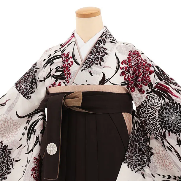 卒業式女性袴 1484 JAPAN STYLE／オフホワイト 菊に羽／ブラウン袴