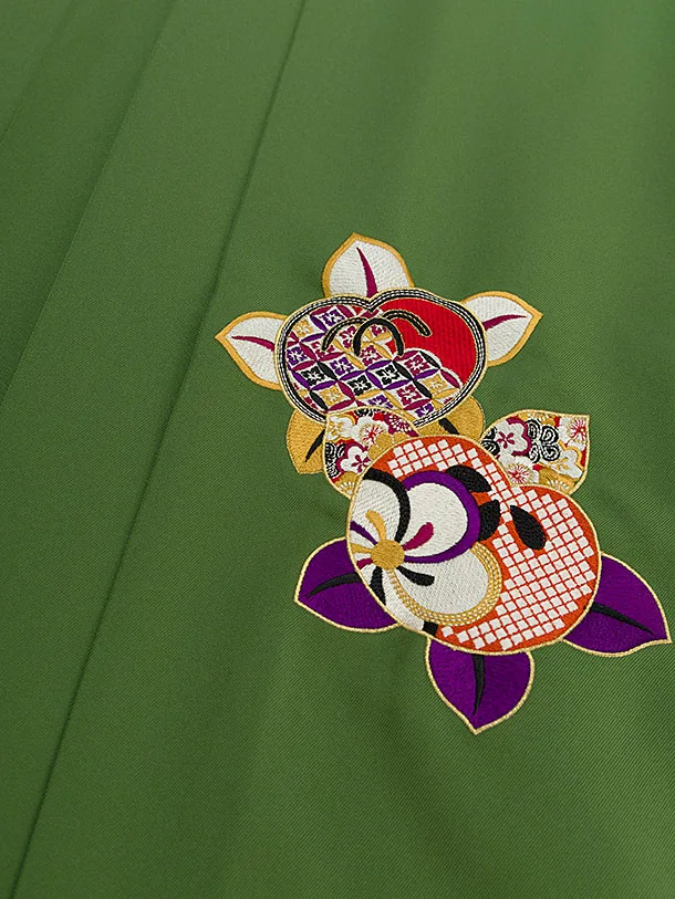 卒業式女性袴 E096 オフホワイト 梅／オリーブグリーン橘刺繍袴