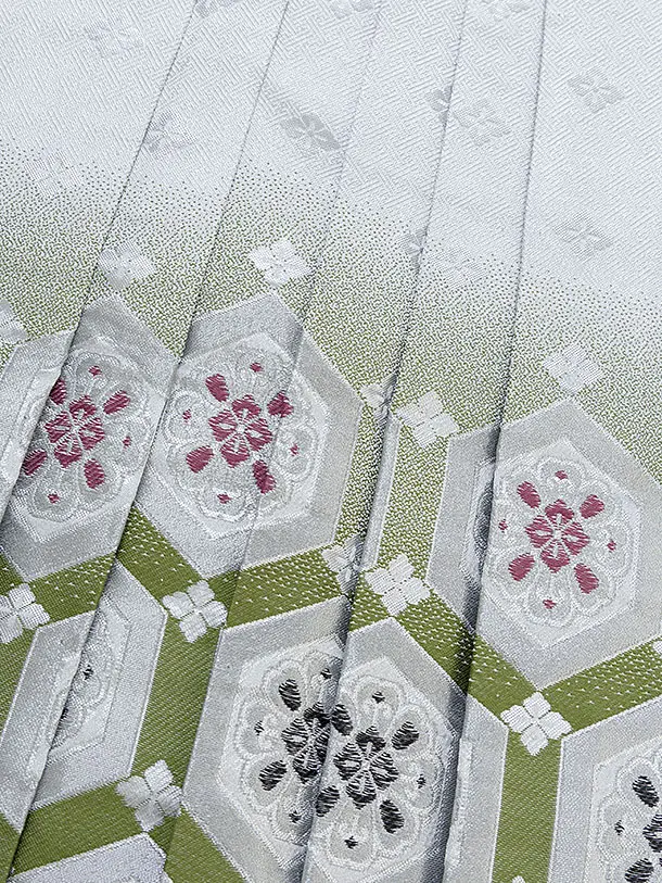 簡単【正絹】七五三(5歳6歳男児) 0642 黒 鷹向かい鶴／銀緑ぼかし亀甲袴