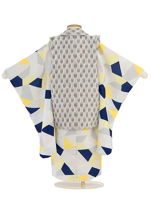 七五三(3歳男児被布) 0772 オフホワイト 兜刺繍／黄紺白グレー 幾何学模様