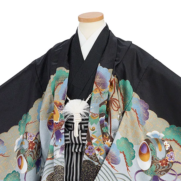 七五三(5歳男児)E164 黒地金タタキ・鷹・兜羽織・黒×グレー縞袴