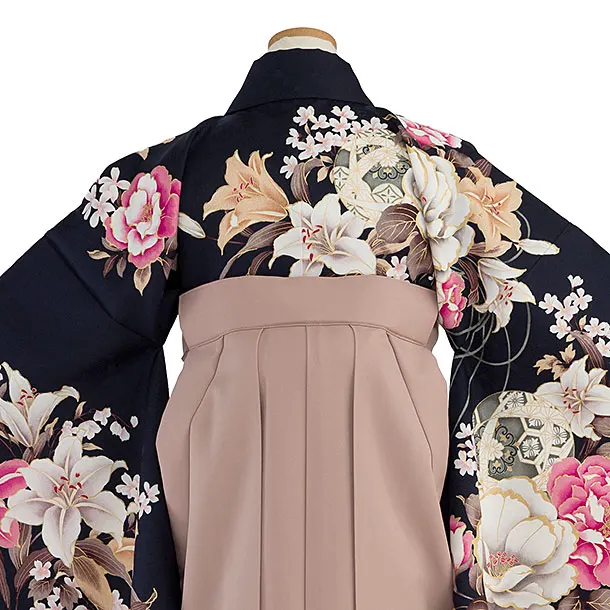 小学生卒業式かんたん袴（女の子）A090 濃紺 牡丹ゆり／ピンクベージュ袴