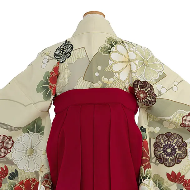 小学生卒業式かんたん袴（女の子）A105 クリーム 梅菊／赤袴