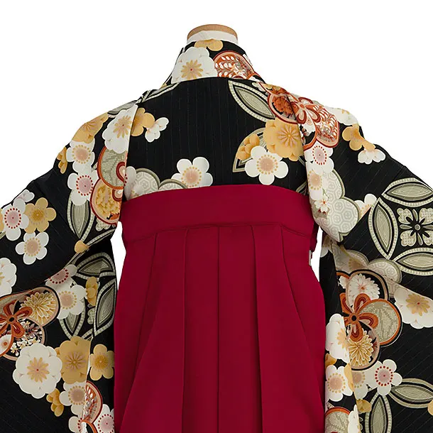 小学生卒業式かんたん袴（女の子）A107 黒 花七宝／赤袴