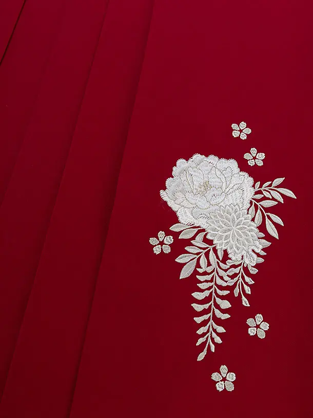 小学生卒業式かんたん袴（女の子）A107 黒 花七宝／赤袴