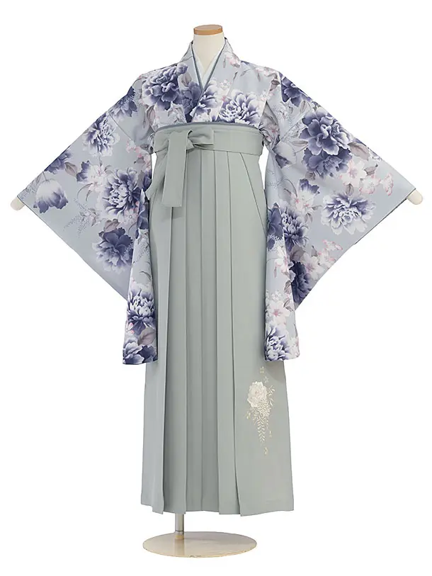 小学生卒業式かんたん袴（女の子）A113 淡ブルーグレー 牡丹／グレー袴