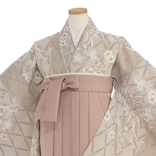 小学生卒業式かんたん袴（女の子）A115 ベージュ菊七宝つなぎ／ピンクベージュ袴