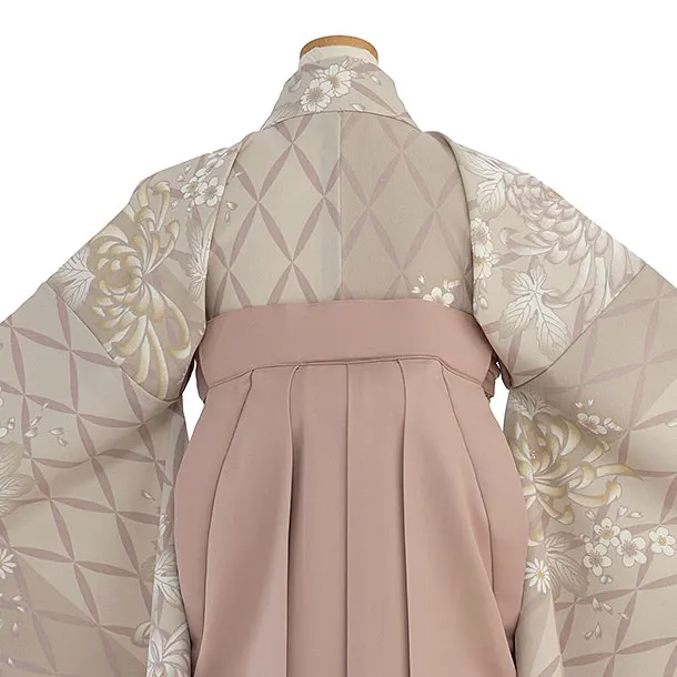 小学生卒業式かんたん袴（女の子）A115 ベージュ菊七宝つなぎ／ピンクベージュ袴