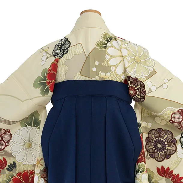 小学生卒業式かんたん袴（女の子）A120 クリーム 華扇／紺袴