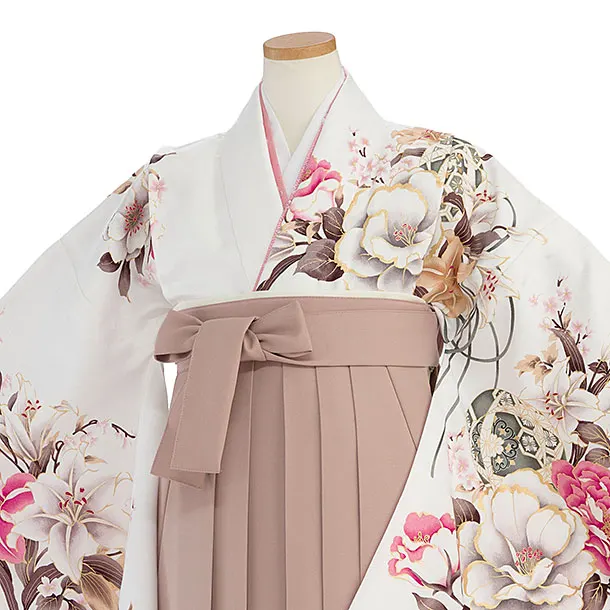 小学生卒業式かんたん袴（女の子）A144 オフホワイト牡丹ゆり／ピンクベージュ袴