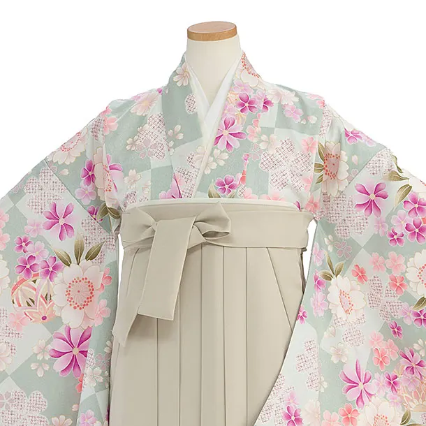 小学生卒業式かんたん袴（女の子）A162 薄緑 桜市松／ベージュ袴
