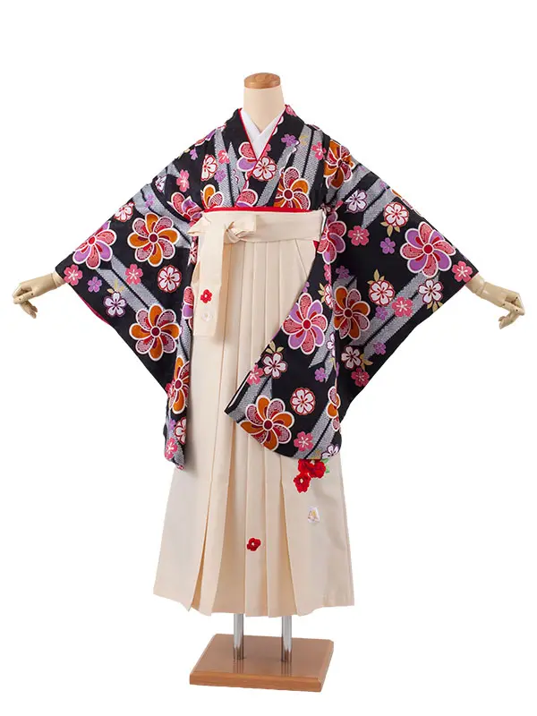 小学生卒業袴レンタル（女の子） 黒地 矢絣 ねじり梅 B016