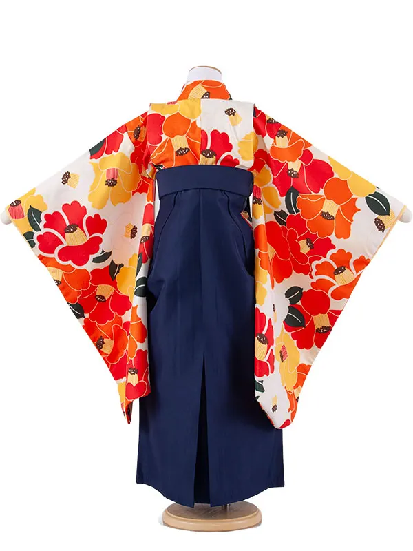 女児袴レンタル（7歳女の子） 薄アイボリー 椿 A202