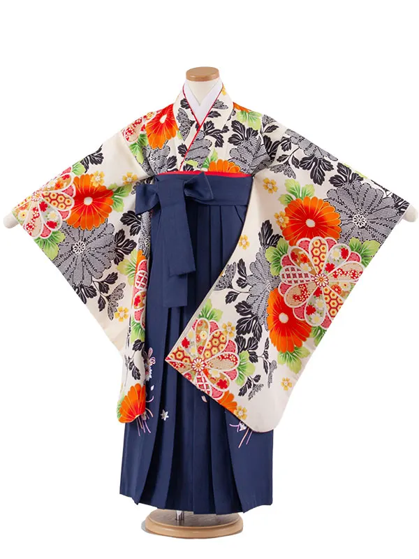 女児袴レンタル（7歳女の子） 薄アイボリー 菊 A266