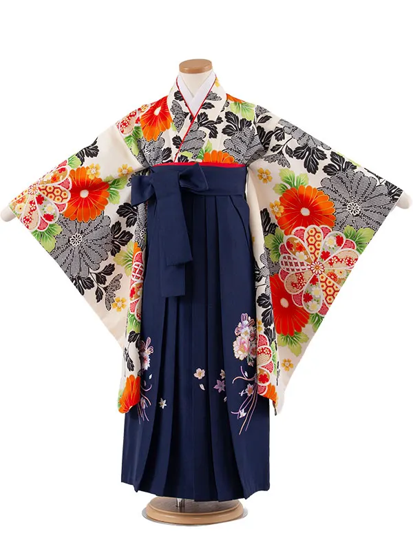 女児袴レンタル（7歳女の子） 薄アイボリー 菊 A266