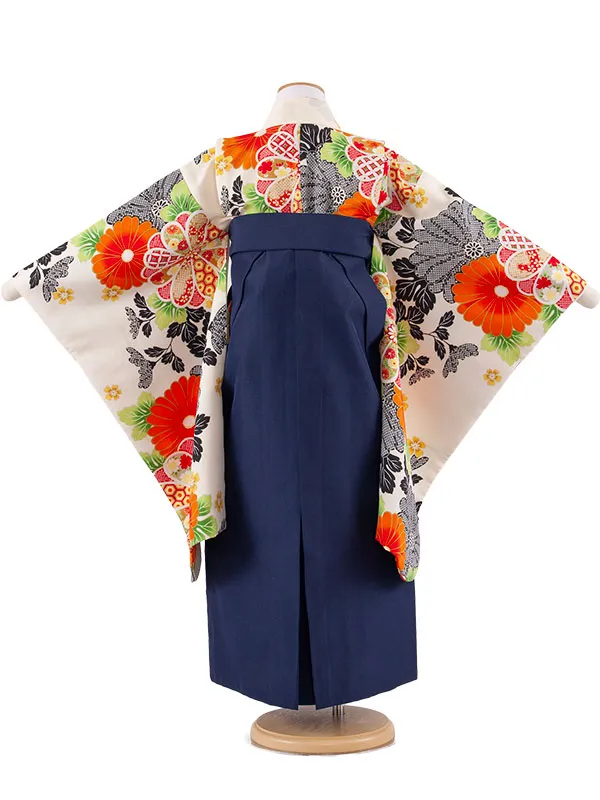 女児袴レンタル（7歳女の子） 薄アイボリー 菊 A266