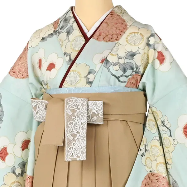 卒業袴レンタル034 薄浅葱色ﾍﾟｰﾙｶﾗｰ菊/梅 縁起花ﾍﾞｰｼﾞｭ×ﾚｰｽ袴