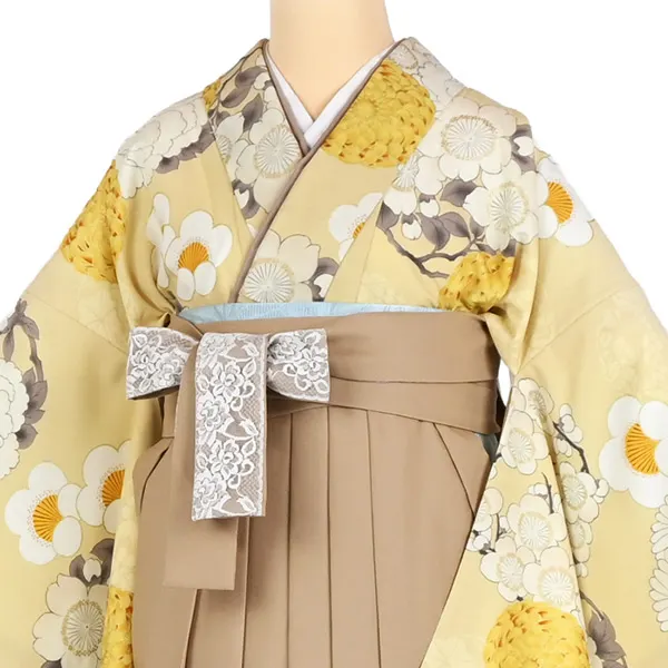 卒業袴レンタル 036 薄黄色 ﾍﾟｰﾙｲｴﾛｰ 菊/梅 ﾍﾞｰｼﾞｭ×ﾚｰｽ袴