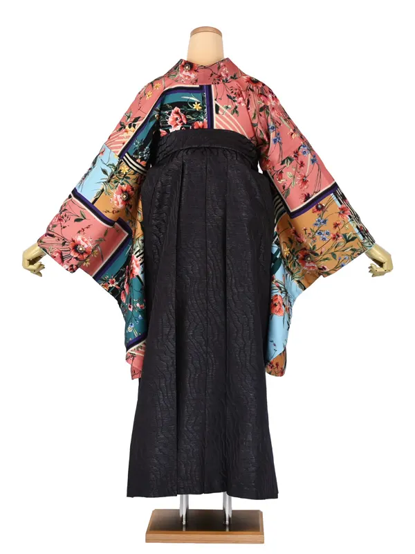卒業袴レンタルn081 花柄 個性派ｽｶｰﾌ柄 多色  黒波袴