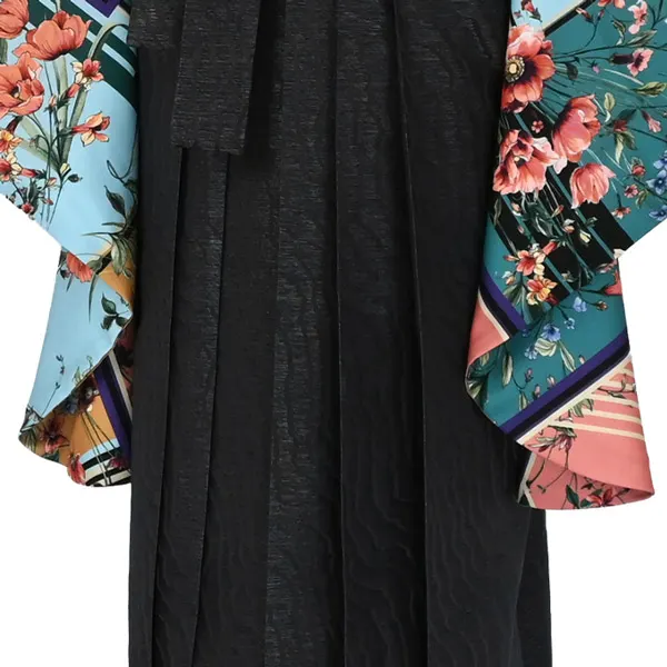 卒業袴レンタルn081 花柄 個性派ｽｶｰﾌ柄 多色  黒波袴