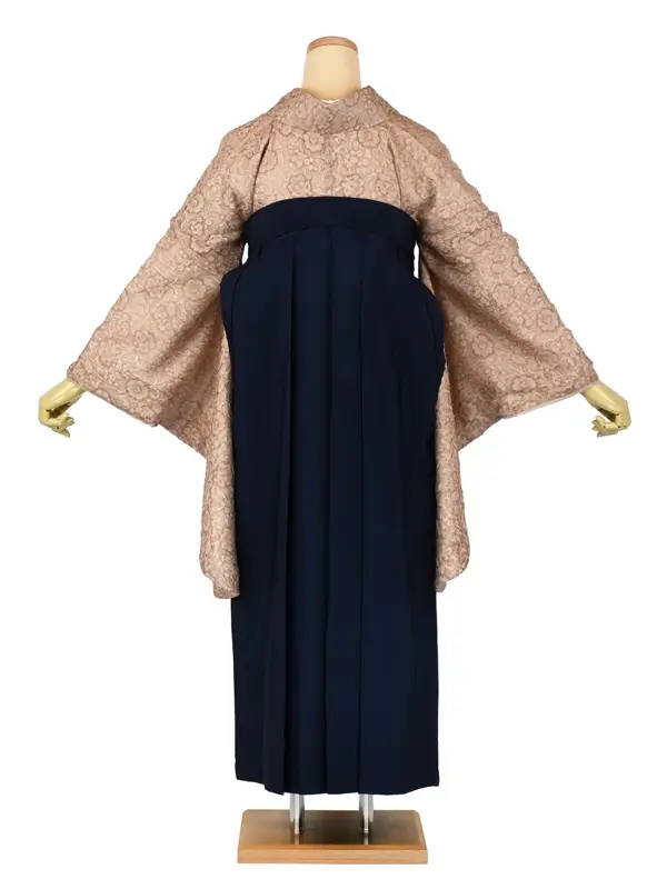 卒業袴レンタルn084 ﾍﾞｰｼﾞｭほんのりﾋﾟﾝｸ ｼﾌｫﾝ調花柄 紺袴