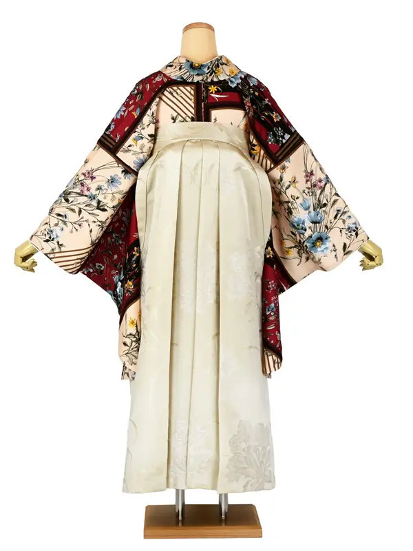 卒業袴レンタルn089 花柄 個性派ｽｶｰﾌ柄 ﾍﾞｰｼﾞｭ刺繍袴