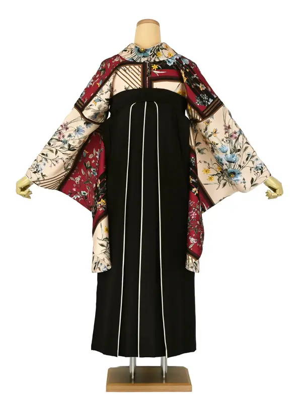 卒業袴レンタルn090 花柄 個性派ｽｶｰﾌ柄 ｸﾘｰﾑ色×黒袴
