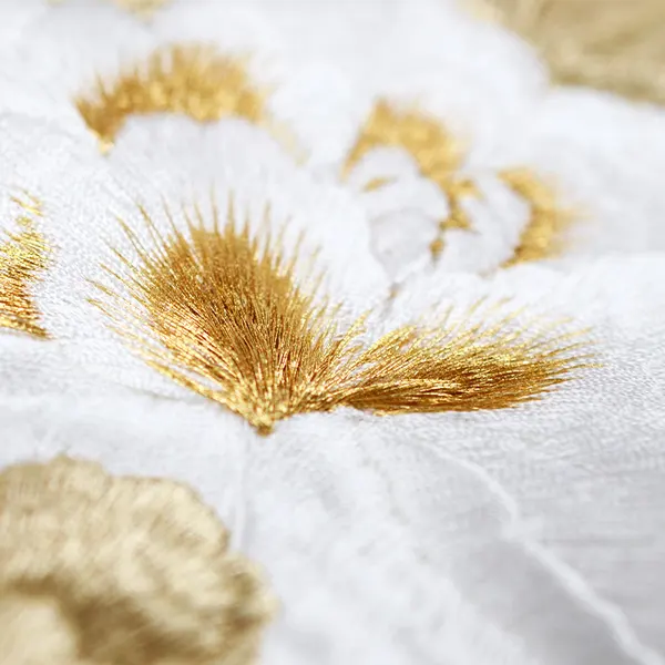 女の子 産着 お宮参り 白 鶴 牡丹 金銀刺繍 ちりめん地