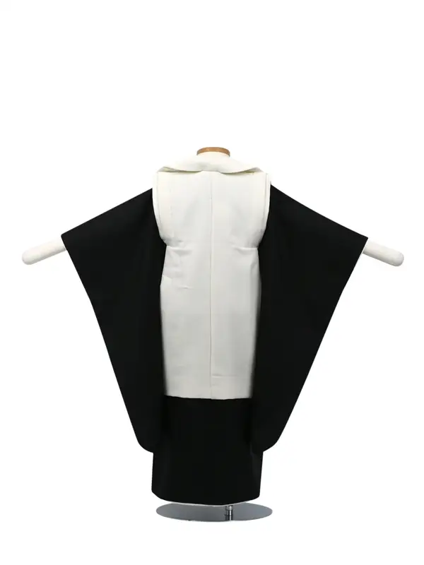 七五三 3歳被布 ﾚﾝﾀﾙ 白地に刺繍/黒 無地