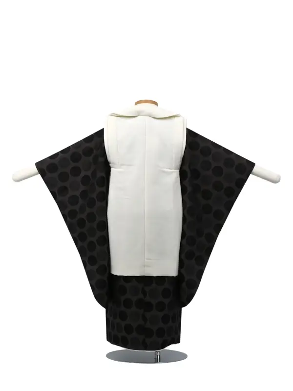 七五三 3歳被布 ﾚﾝﾀﾙ 白地に刺繍/ﾀﾞｰｸﾌﾞﾗｳﾝ 水玉