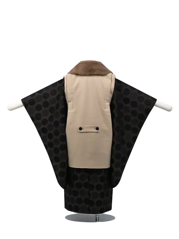 七五三3歳被布ﾚﾝﾀﾙ ﾍﾞｰｼﾞｭ/ﾀﾞｰｸﾌﾞﾗｳﾝ水玉ﾀﾞｯﾌﾙｺｰﾄ調