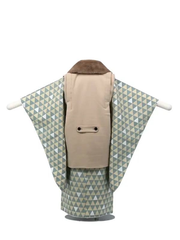 七五三 3歳被布 ﾚﾝﾀﾙ ﾍﾞｰｼﾞｭ/ウロコ柄 ﾀﾞｯﾌﾙｺｰﾄ調