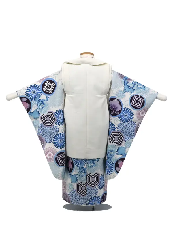 七五三 3歳被布 ﾚﾝﾀﾙ 白地に刺繍/菊模様