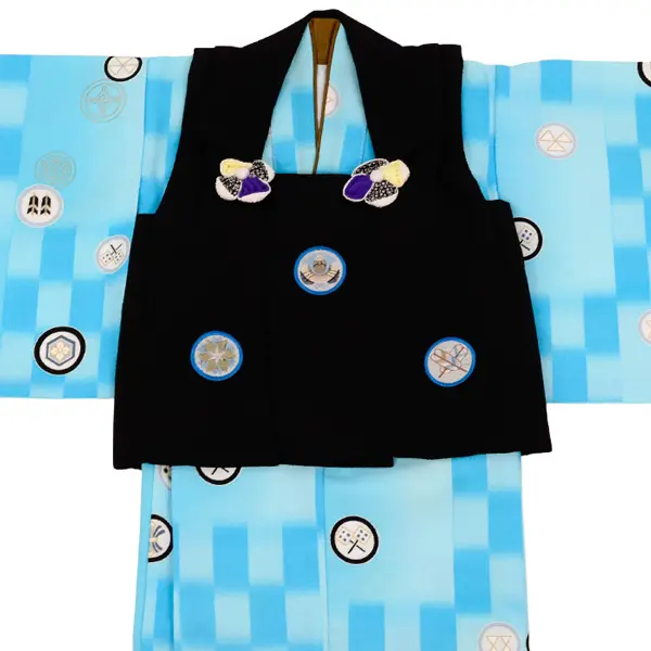 男児 (1歳前後)  ﾍﾞﾋﾞｰ着物 053  水色 宝尽くし 黒 二部式